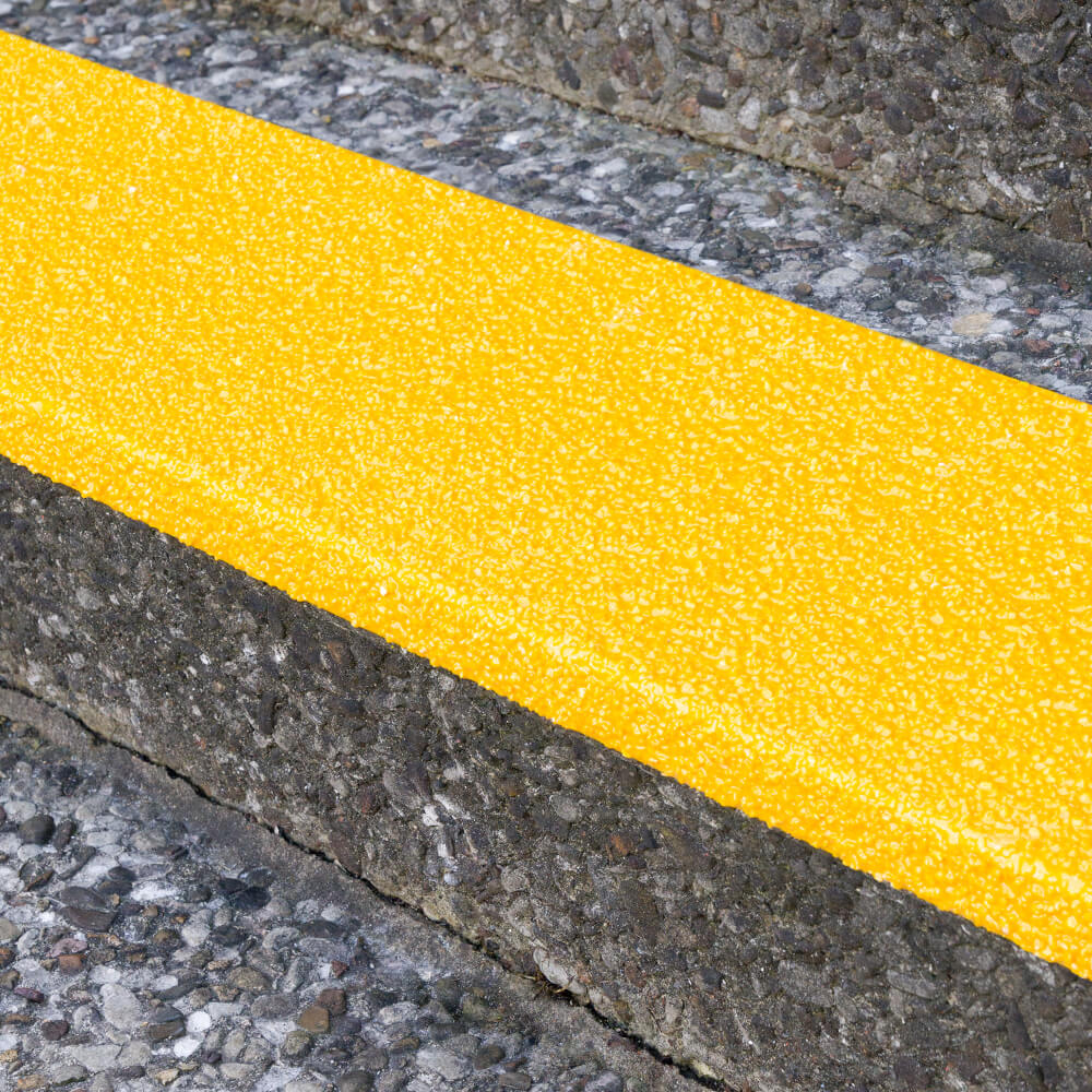 aatf-treppenkantenprofil-industair-r13-gfk-selbstkl-gelb-80-x-23-x-3-cm-praxis-detail.jpg
