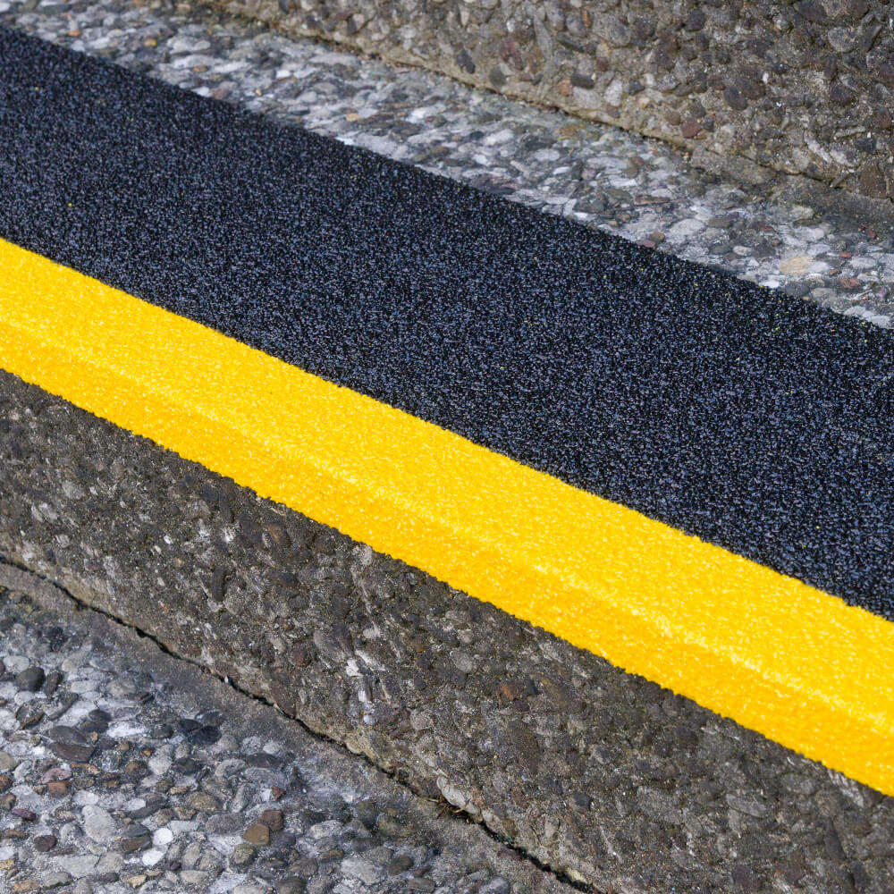 aaug-treppenkantenprofil-industair-xl-r13-gfk-60-x-23-x-3-cm-selbstkl-praxis-detail.jpg